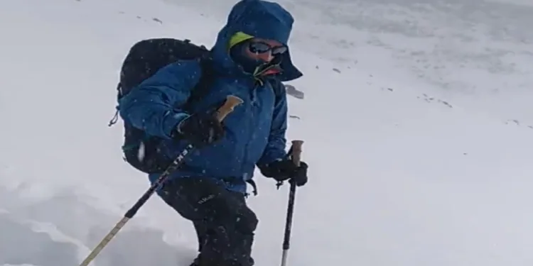 Dağcılara kar ve fırtına engeli