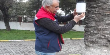 Söke’de zararlı sinek tuzakları kontrol edildi
