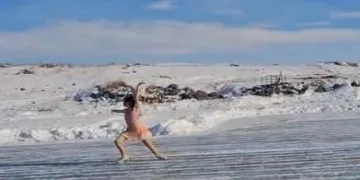 Çıldır Gölü’nde buz pateniyle dans