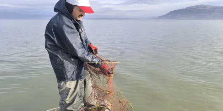 Eğirdir Gölü’nde kaçak avcılık denetimi