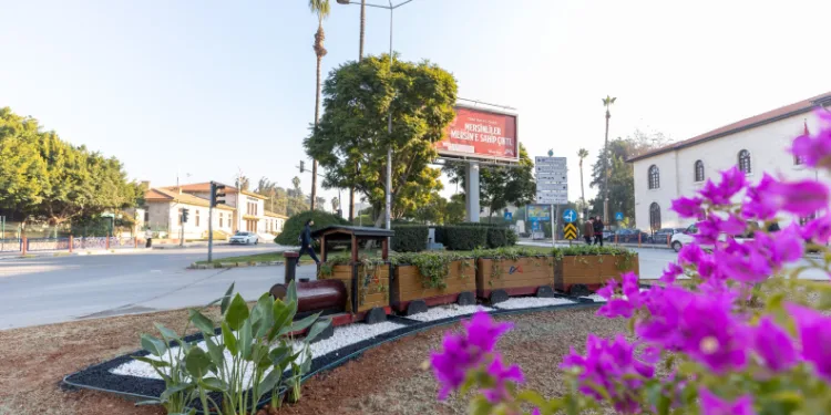 Mersin’de kavşaklar ‘estetik dokunuşlarla’ güzelleşiyor