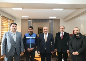 Başkan Akpunar örnek davranışı ödüllendirdi
