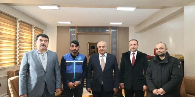Başkan Akpunar örnek davranışı ödüllendirdi