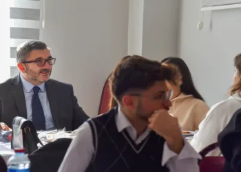 BŞEÜ Rektör Kaplancıklı, MYO öğrencileri ile bir arada