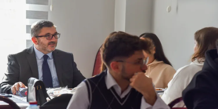 BŞEÜ Rektör Kaplancıklı, MYO öğrencileri ile bir arada