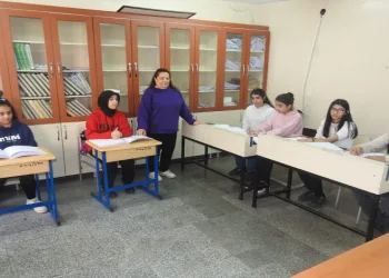 Görme engelli öğretmen çift, öğrencileri geleceğe hazırlıyor