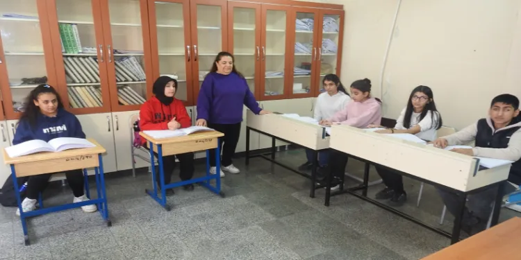 Görme engelli öğretmen çift, öğrencileri geleceğe hazırlıyor