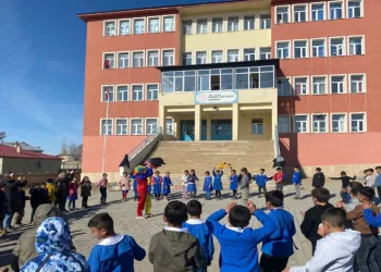 Öğrenciler Palyaço etkinliğinde gönüllerince eğlendi