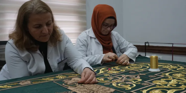 Selimiye’nin 150 yıllık minber örtüsü yenileniyor