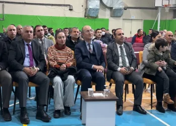 Öğretmen ve yükümlülerden müzik ziyafeti