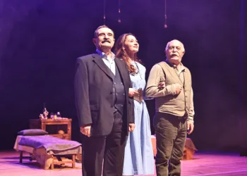Nazım Hikmet tiyatro sahnesinde hayat buldu