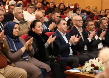 Bayburt’ta müzik öğretmenleri sahne performanslarıyla göz doldurdu