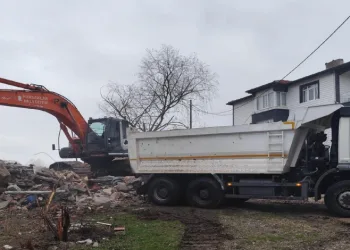 Pursaklar Belediyesi metruk yapıları yıkıyor