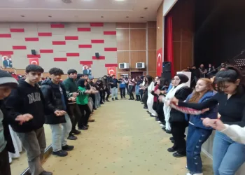 Üniversite sınavına hazırlanan öğrenciler için moral konseri