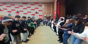 Üniversite sınavına hazırlanan öğrenciler için moral konseri