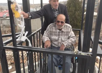 Görme ve yürüme engelli asansör