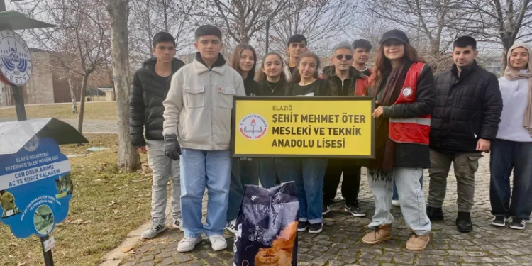 Can dostlara su ve mama desteği