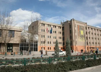 Bu caddelere araç park eden sürücüler dikkat