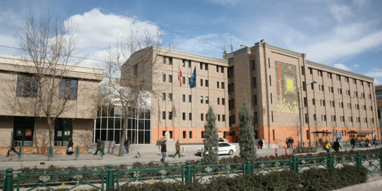 Bu caddelere araç park eden sürücüler dikkat
