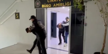 İzin çıkmadı: Kız arkadaşı ve annesini vurdu