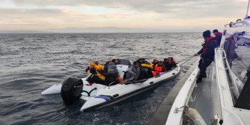 İzmir’de 32 göçmen ve 1 kaçakçısı yakalandı