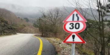 Trafik levhası yenilendi