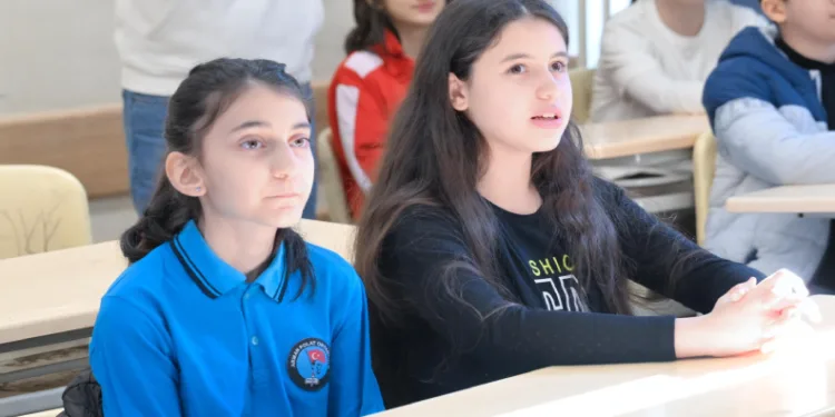 Bahçetepe’den karne hediyesi