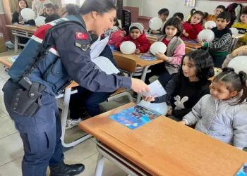 Salihli Jandarma, öğrencileri bilgilendirdi