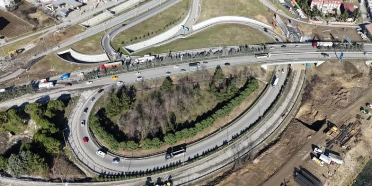 Yeşilkent Kavşağı’nda trafik akışı değişikliği