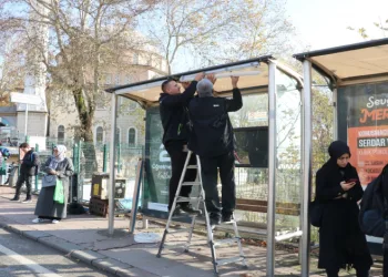 Kadın ve çocukların güvenliği için duraklar aydınlatıyor