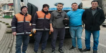 İşçiler tarafından içinde para ve ziynet eşyalarının bulunan çanta sahibine teslim edildi