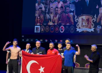 Kick Boks turnuvasındaki başarısı ilçede sevinçle karşılandı