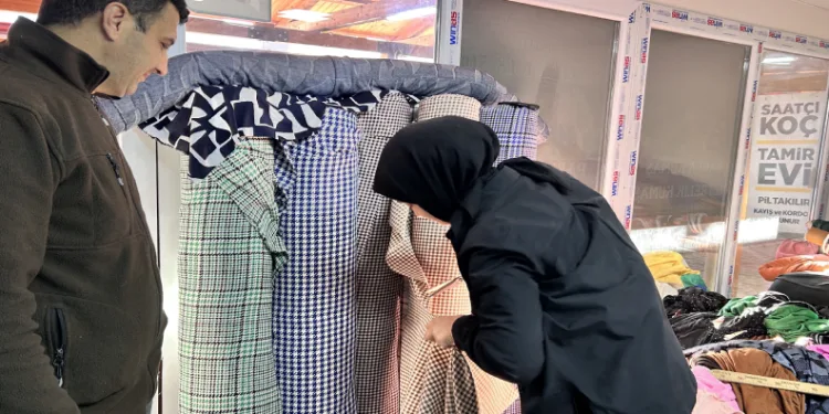 İskenderun’da kurulan prefabrik çarşı