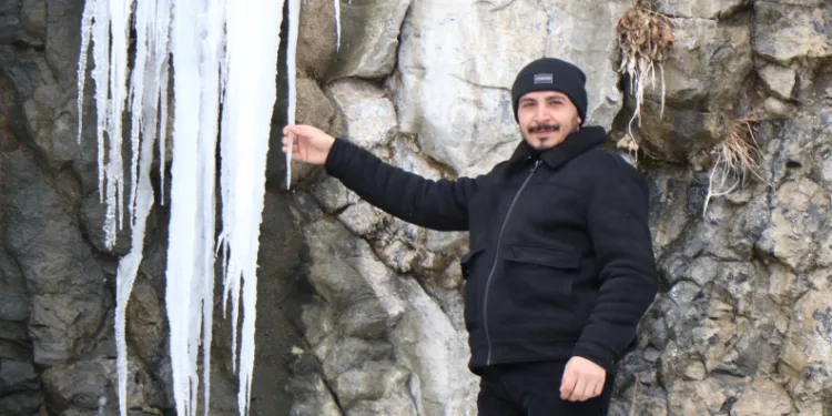 Diyadin’de 35 metrelik buz sarkıtları