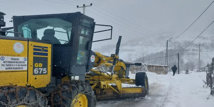 Kar nedeniyle ulaşıma kapandı