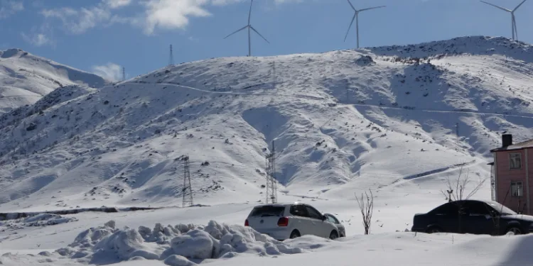 Bitlis’te 27 köy yolunu ulaşıma kapandı