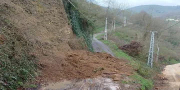 Heyelandan dolayı kapanan yol açıldı