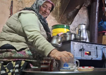 Eşinin vefatıyla baba evine döndü