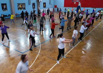 Menemenli kadınlar ücretsiz zumba kursunda buluşuyor