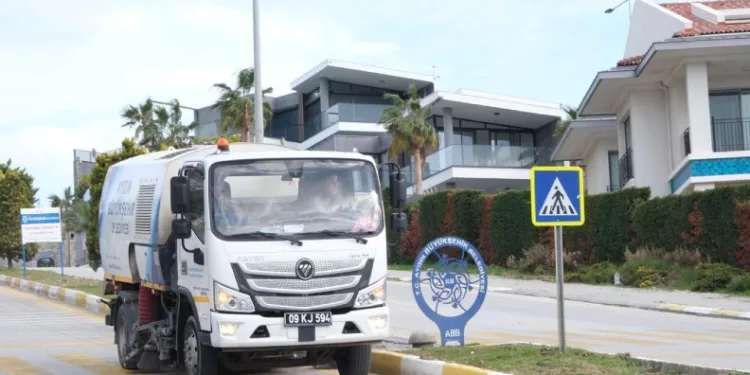 Büyükşehir, Kuşadası’nda çalışmalarını sürdürüyor