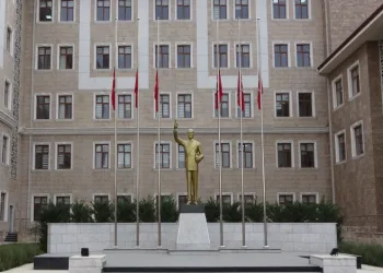 Adıyaman’da bayraklar yarıya indirildi