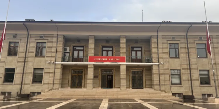 Eskişehir’de bayraklar yarıya indirildi