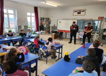 Çocuklar için yol yaptılar