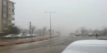 Besni güne kar yağışıyla uyandı