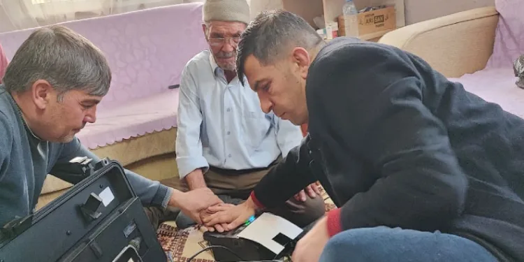 Kale’de 14 yaşlı vatandaşın kimlik yenileme işlemi adresinde yapıldı
