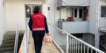 Menteşe Belediyesi 1 ton portakal dağıttı