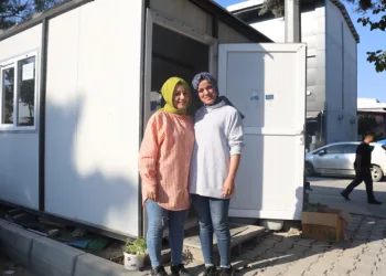 Hayallerine çadırda gözleme yapıp satarak başladılar