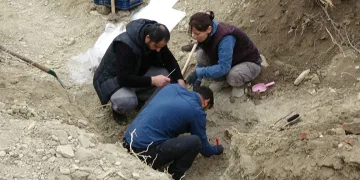 Yakıt deposundan litrelerce uyuşturucu çıktı