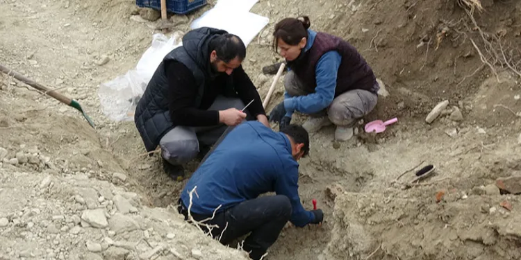 Yakıt deposundan litrelerce uyuşturucu çıktı
