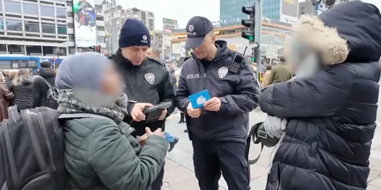 42 göçmen kaçakçılığı şüphelisi yakalandı